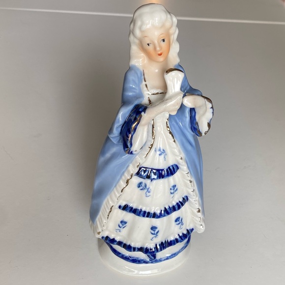 Vintage Elegant Blue and White Porcelain Figurine with Gold accents - Picture 3 of 13